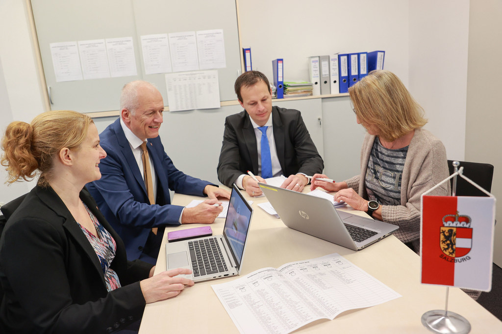 Gemeinsam mit seinem Team des Referats Wahlen und Staatsbürgerschaft kümmerte sich Michael Bergmüller bereits um 30 Urnengänge im Land Salzburg.